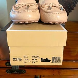 Michael Kors Daisy Moc in blush color